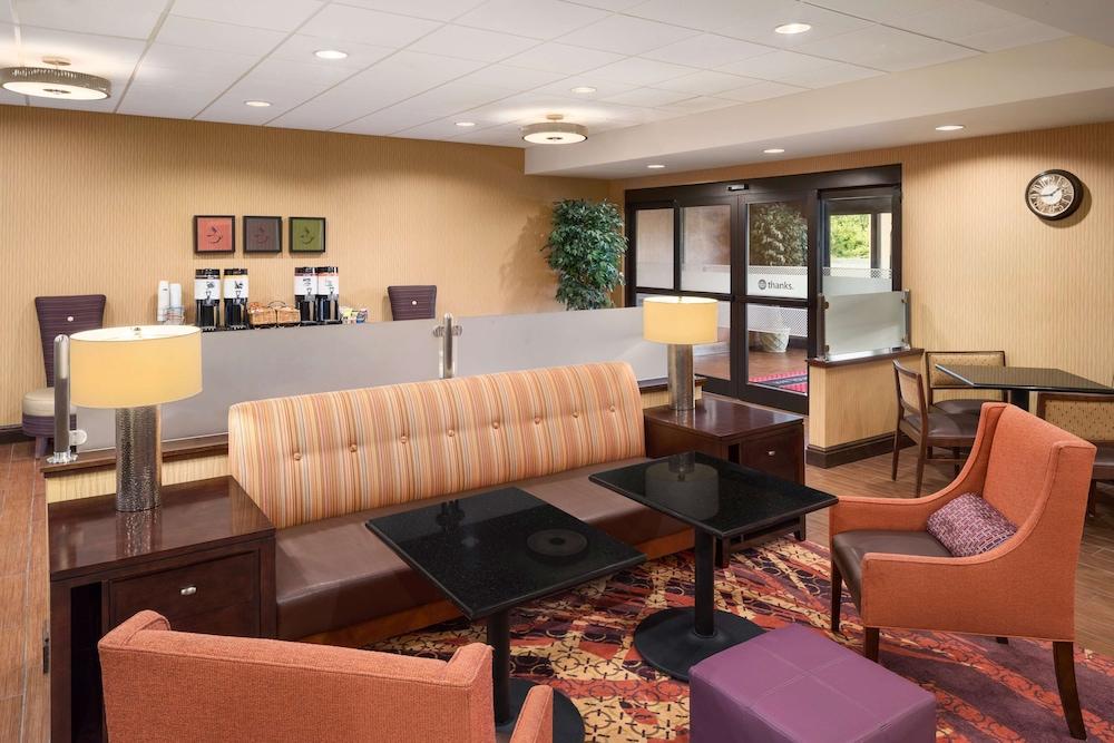 Hampton Inn Belle Vernon photo 36