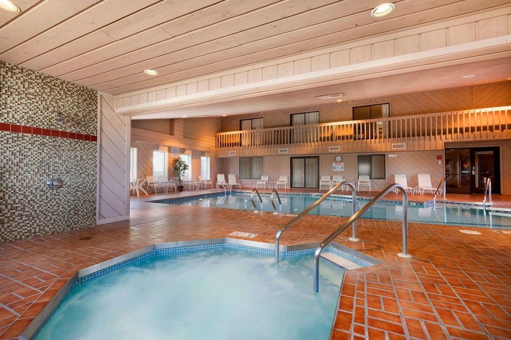 Ramada by Wyndham Wisconsin Dells photo 12