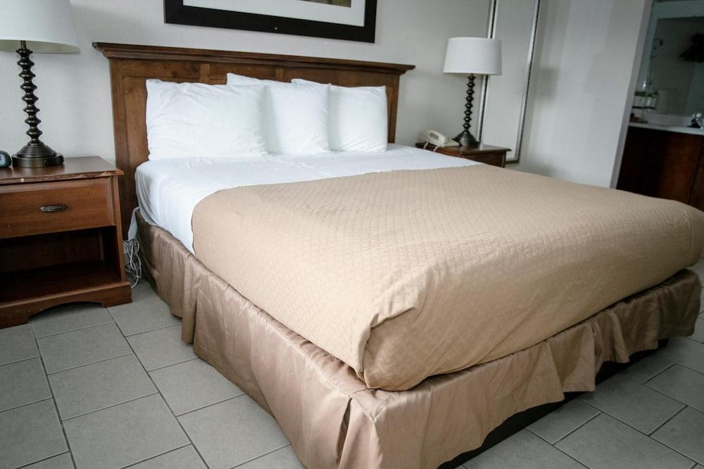Pacific Inn photo 23