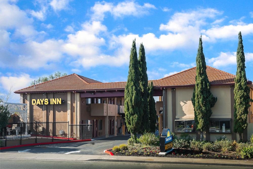 Days Inn by Wyndham Pinole Berkeley photo 1
