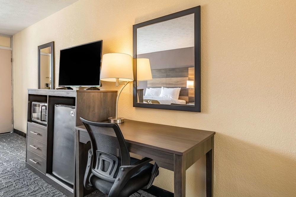 Quality Inn photo 11
