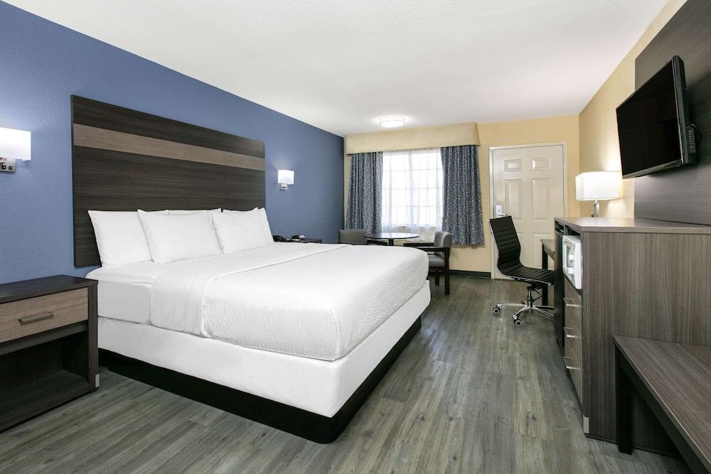 Days Inn by Wyndham Waco Near Downtown/University photo 16