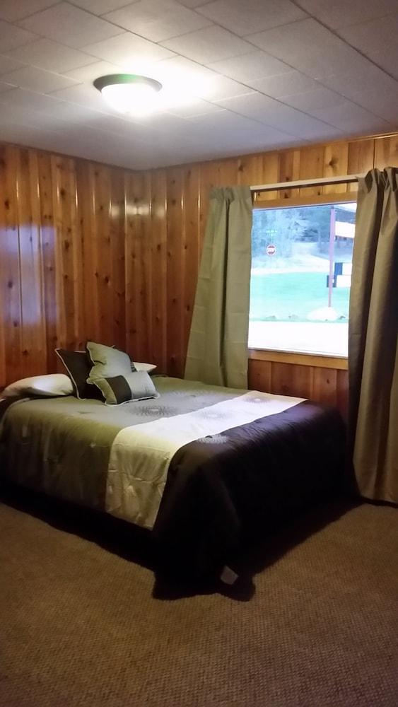 Mystic Valley Inn photo 36