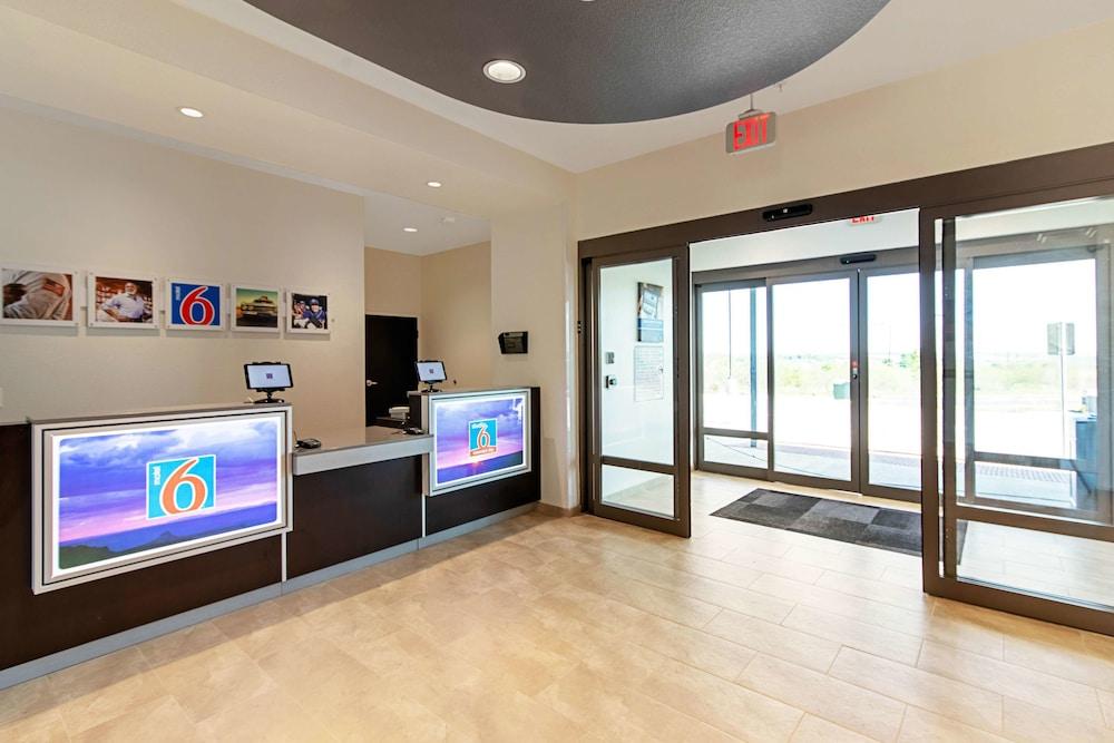 Studio 6 Austin, TX - Airport photo 2
