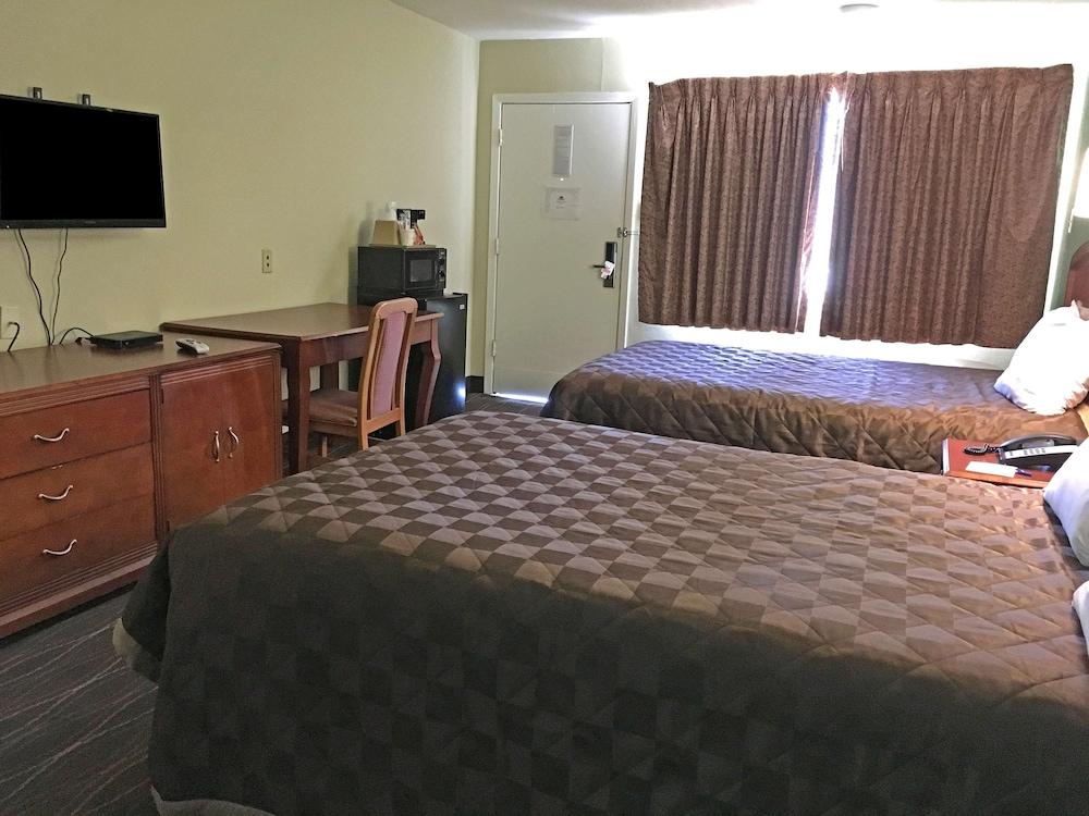 Americas Best Value Inn Alexandria photo 13