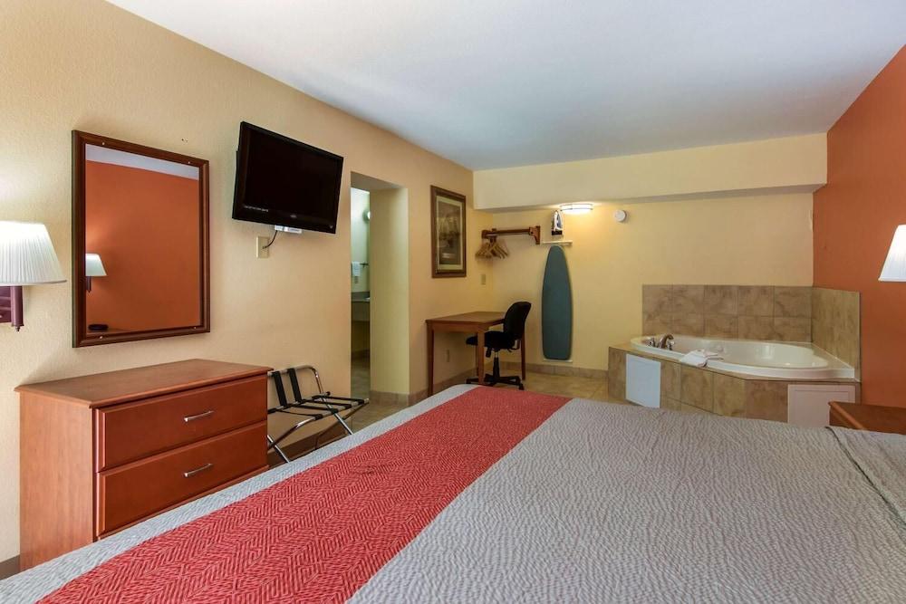 Rodeway Inn & Suites photo 7