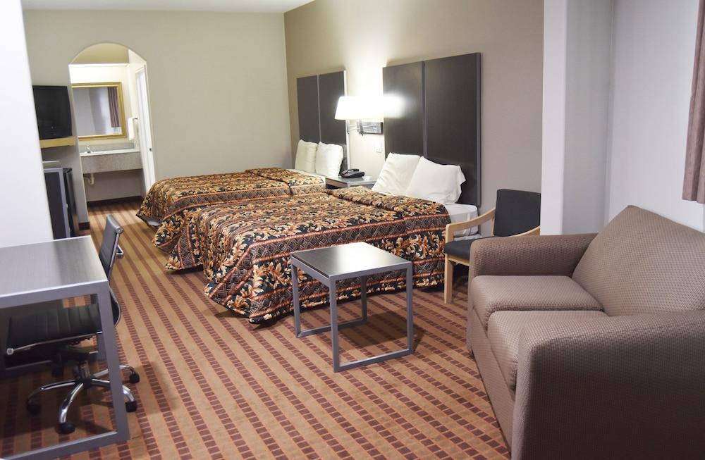 Camelot Inn & Suites Highway 290 NW Freeway photo 13