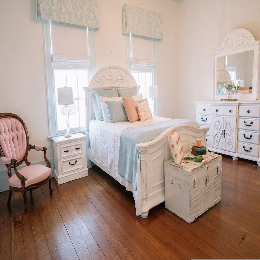 Historic Antebellum Manor photo 33