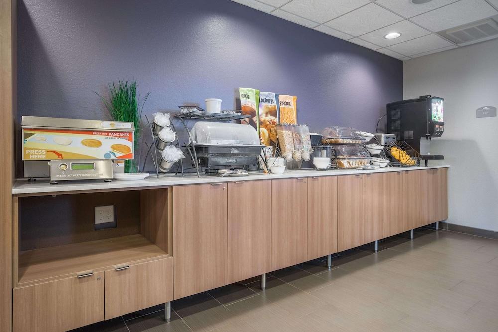 Microtel Inn & Suites By Wyndham Moorhead Fargo Area photo 35