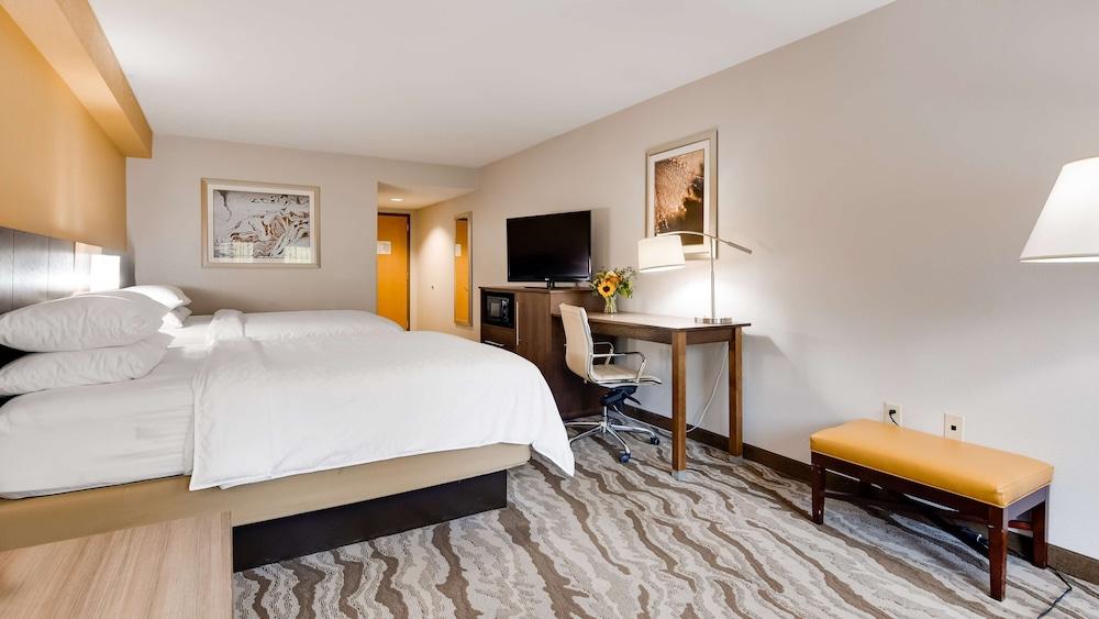 Best Western Plus River Escape Inn & Suites photo 22