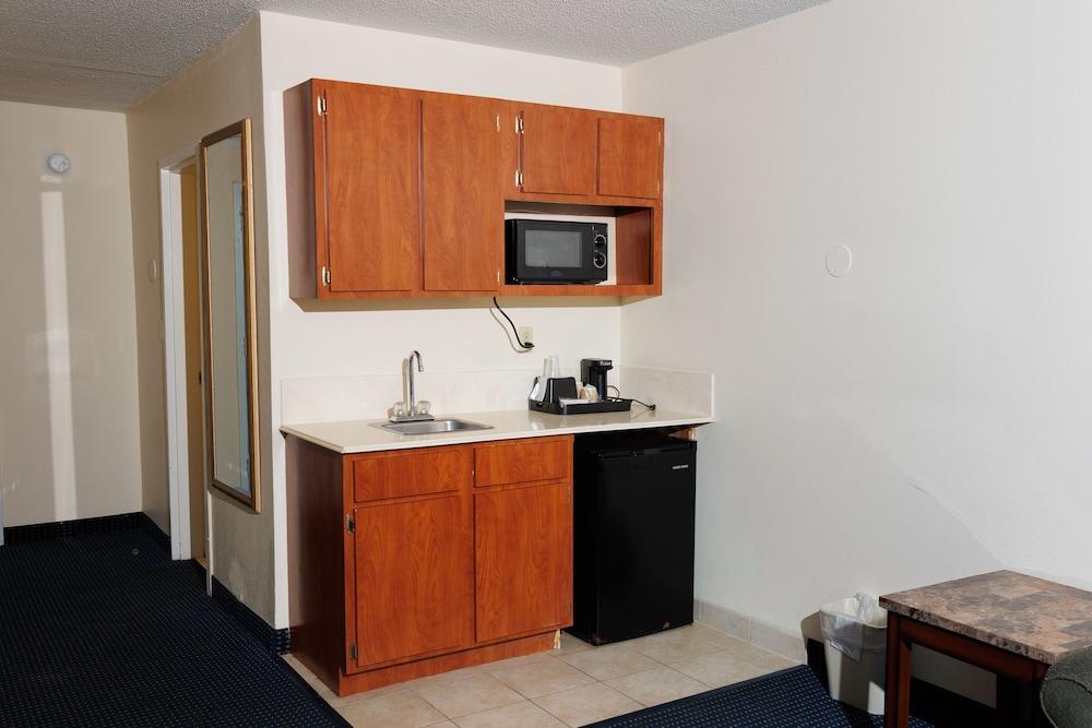 Garnet Inn & Suites, Orlando photo 78
