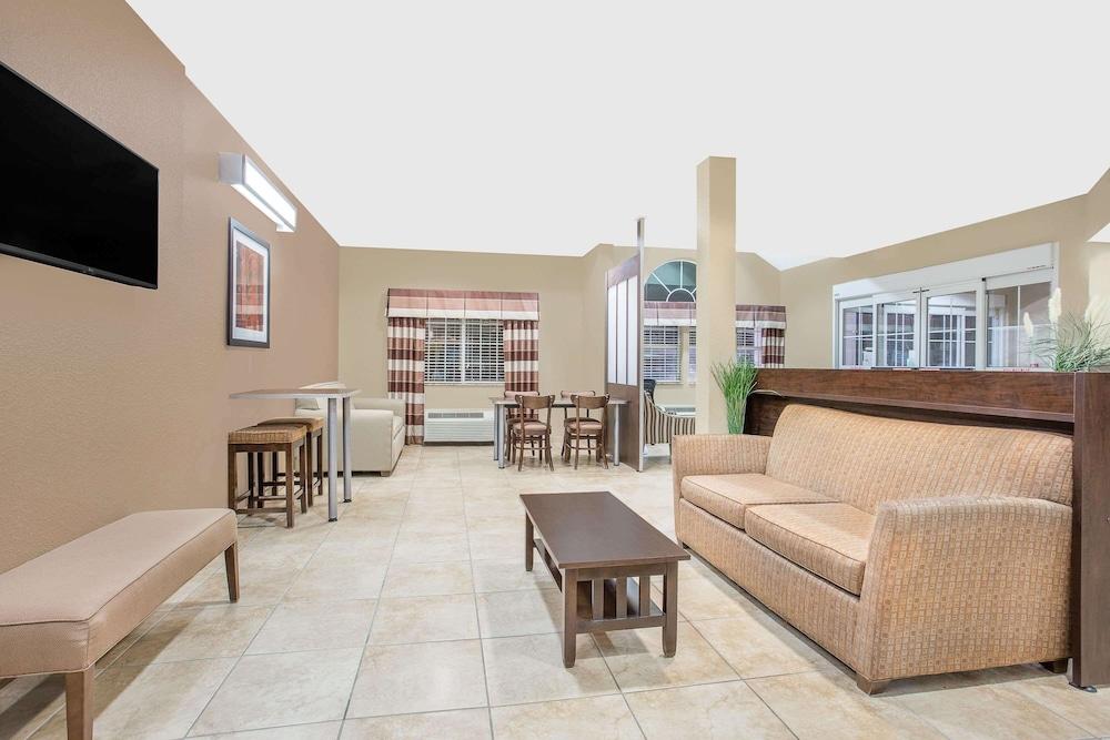 Microtel Inn & Suites by Wyndham Mansfield photo 2