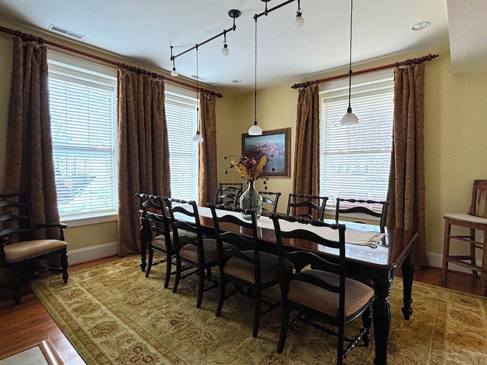 Grand Lux Inn photo 33