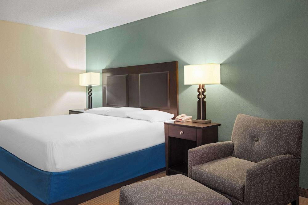 Travelodge by Wyndham Gaylord photo 32