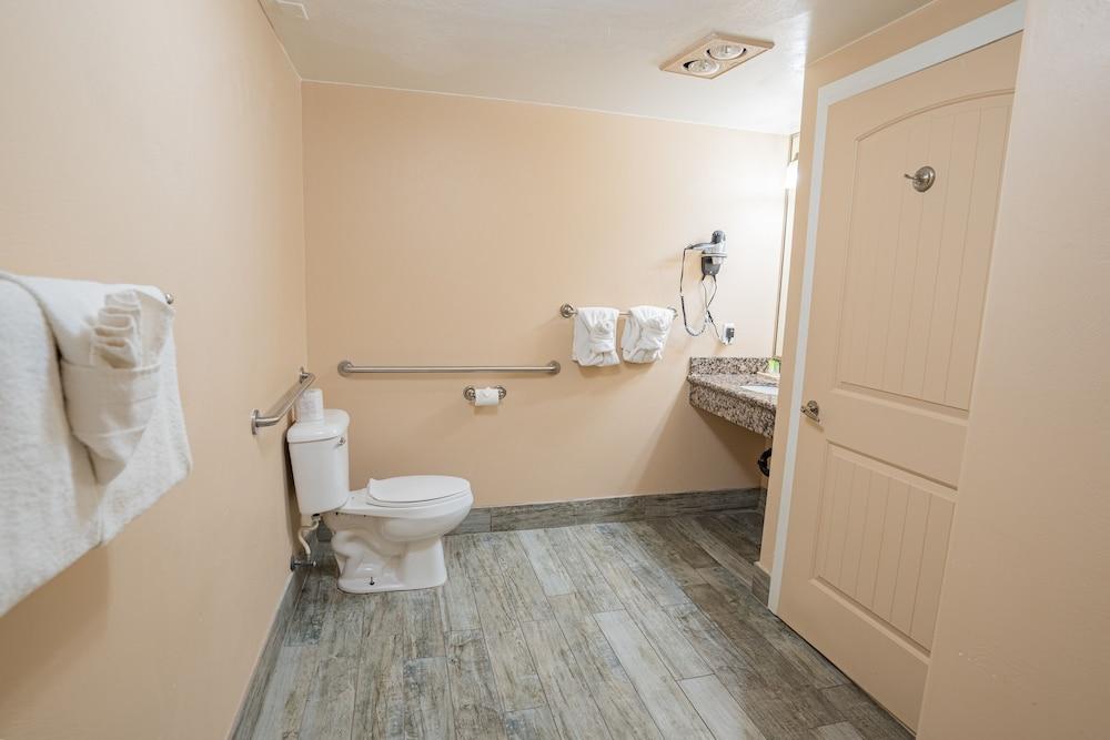 Petty Ranch Inn photo 51