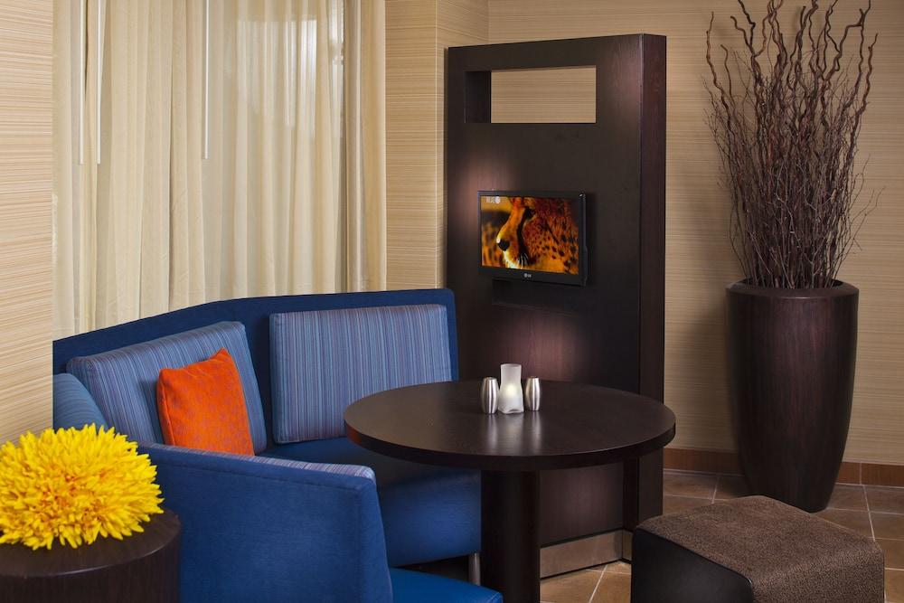 Spark by Hilton Birmingham Colonnade photo 4