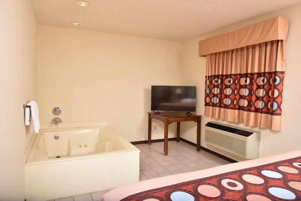 Super 8 by Wyndham Springfield/Battlefield photo 25
