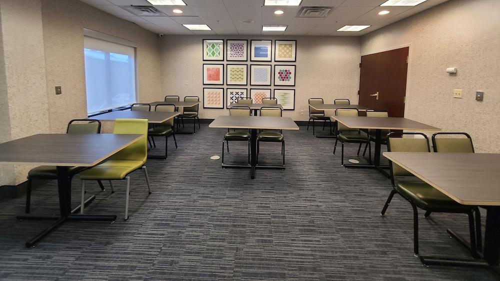 Holiday Inn Express Newton Falls by IHG photo 42