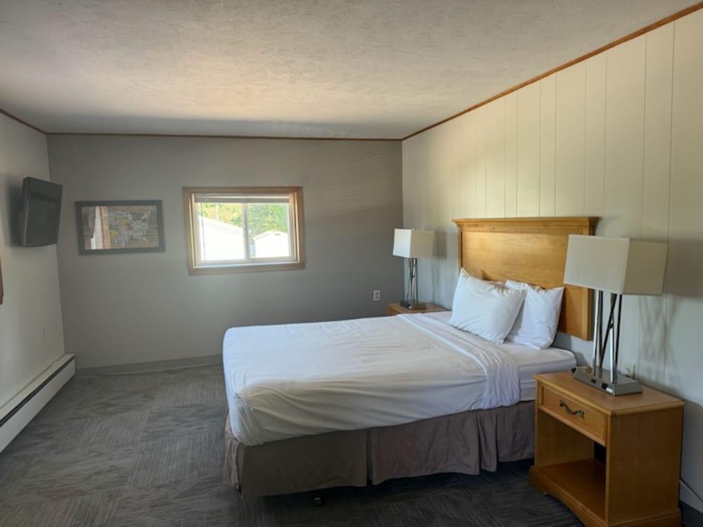 Maple Ridge Motel photo 3