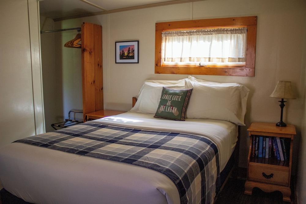 Paddler's Rest Lakeside Cabins and Hotel photo 15