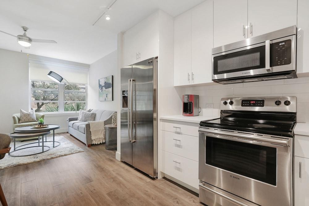 Modern Condos in California Building by Hosteeva photo 94
