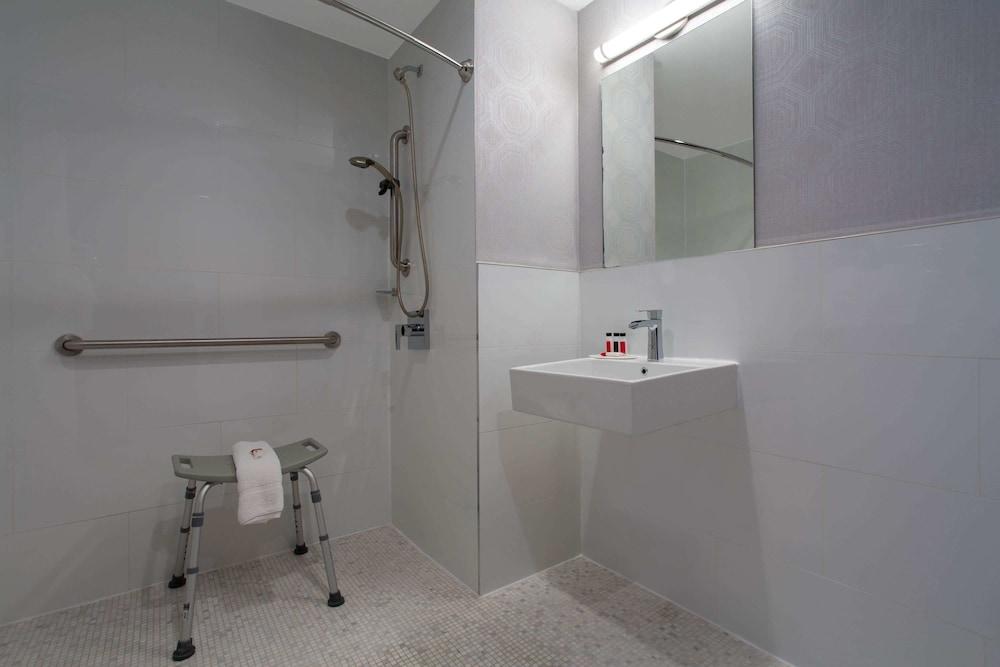 Microtel Inn by Wyndham Long Island City photo 30