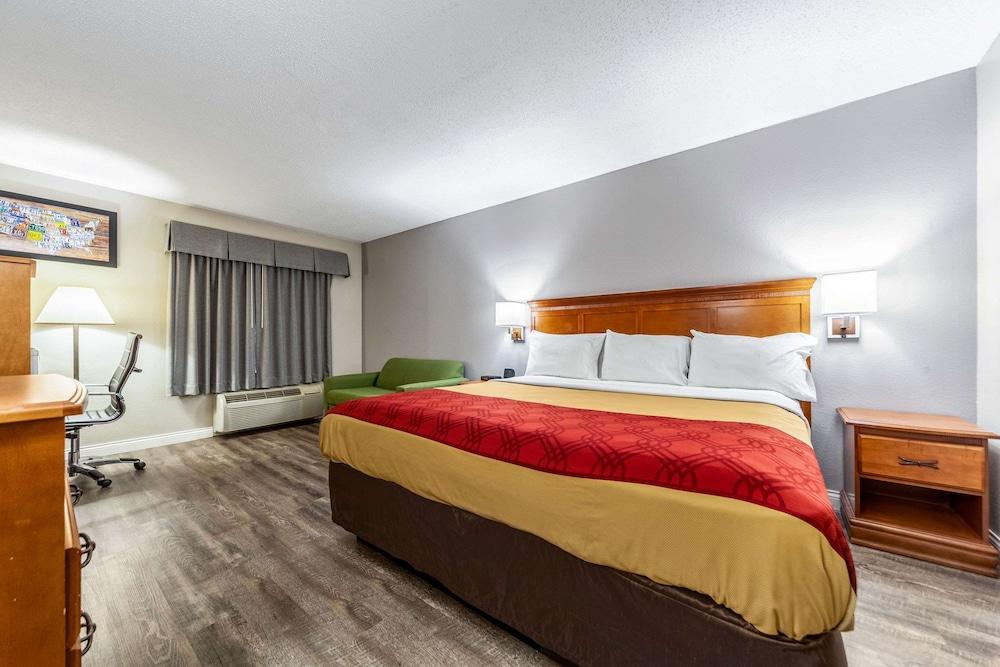 Econo Lodge Lincoln photo 15