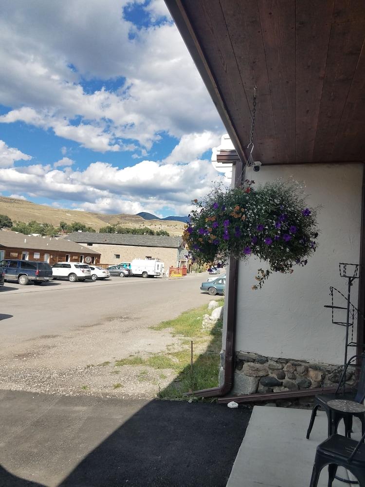 406 Lodge photo 44