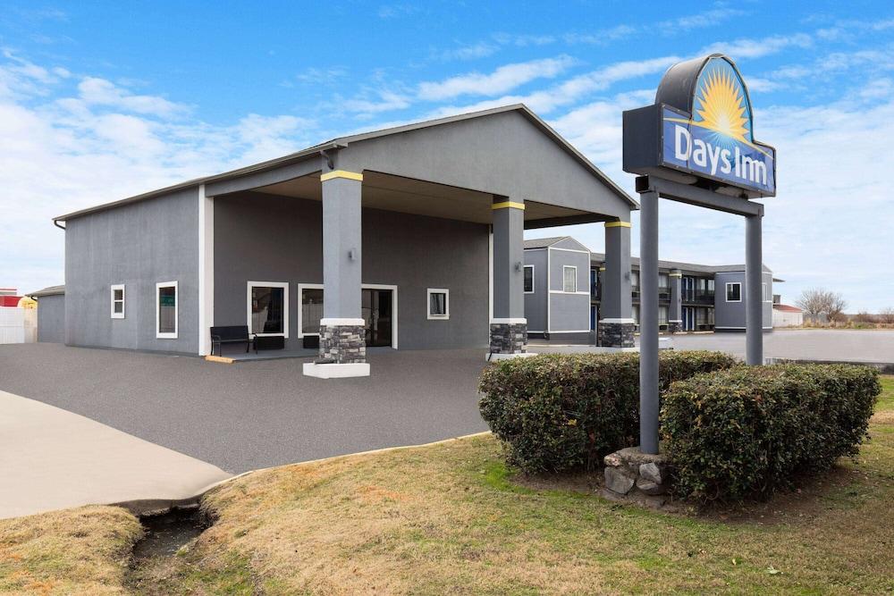 Days Inn by Wyndham Carlisle photo 1