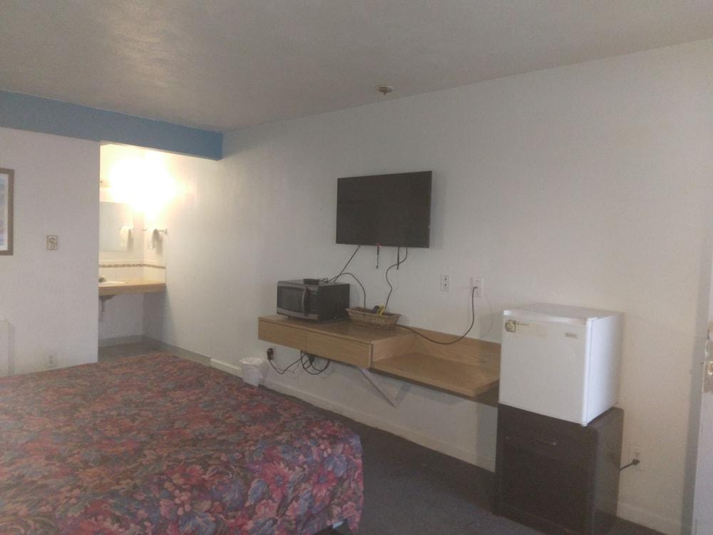 Capri Motel photo 22