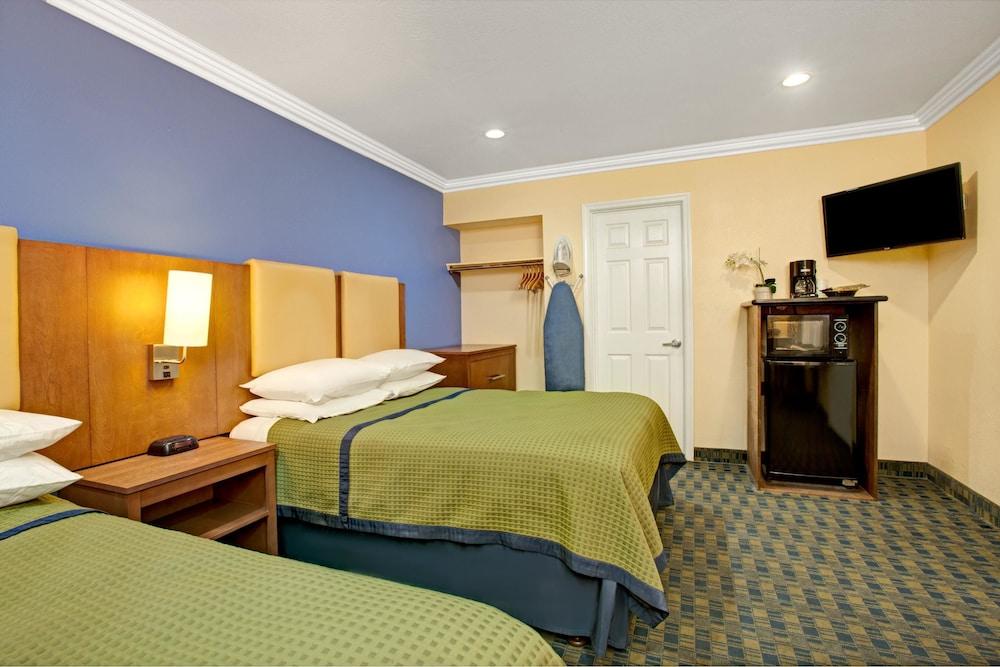 Days Inn by Wyndham San Francisco - Lombard photo 10