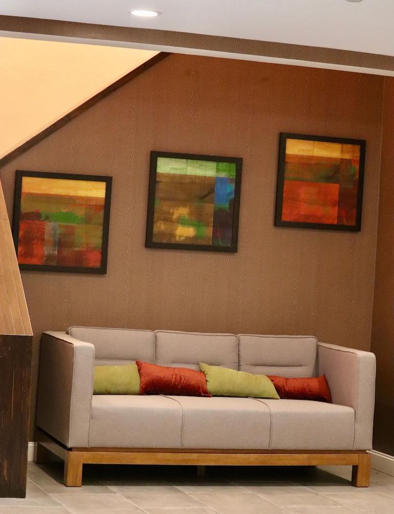 DoubleTree by Hilton Huntington photo 2