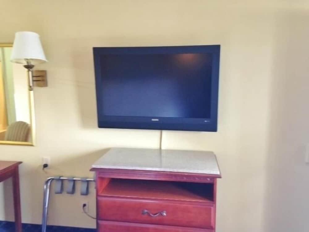 Americas Best Value Inn Monroeville photo 28