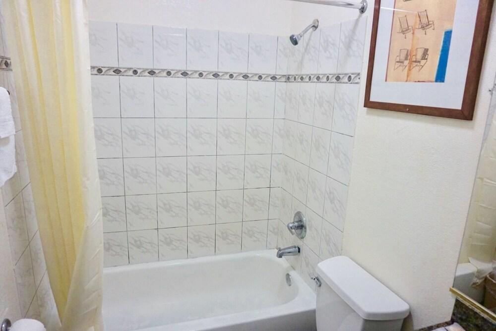 Satellite Motel photo 35