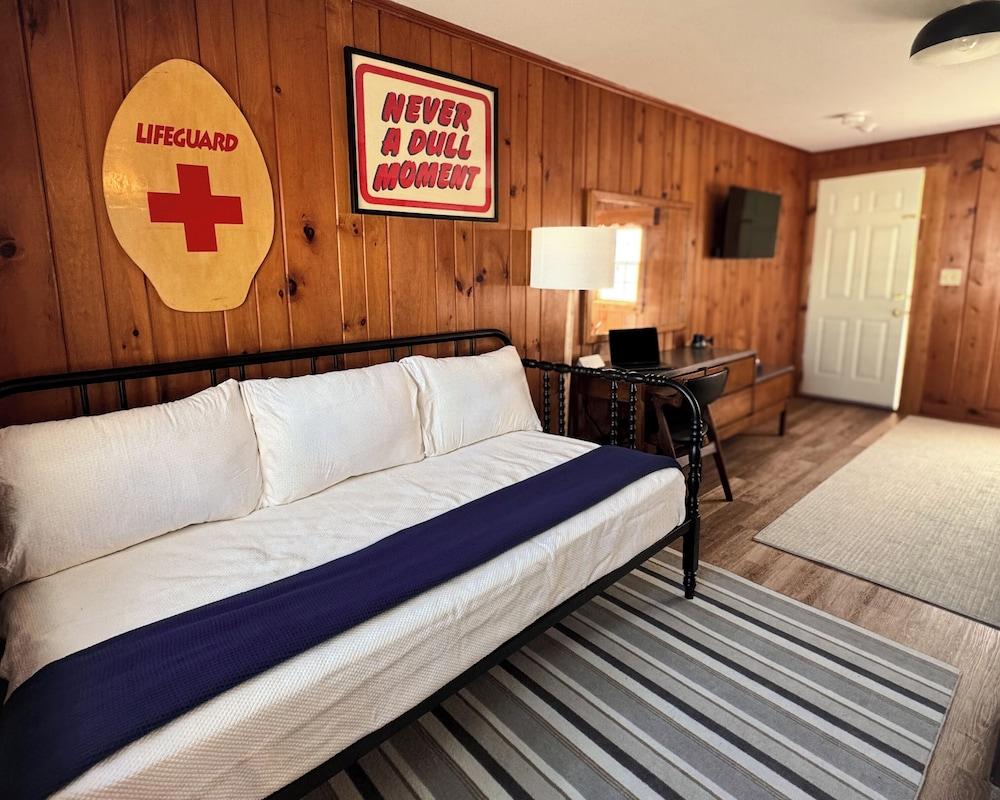Cape Cod Motor Inn photo 10