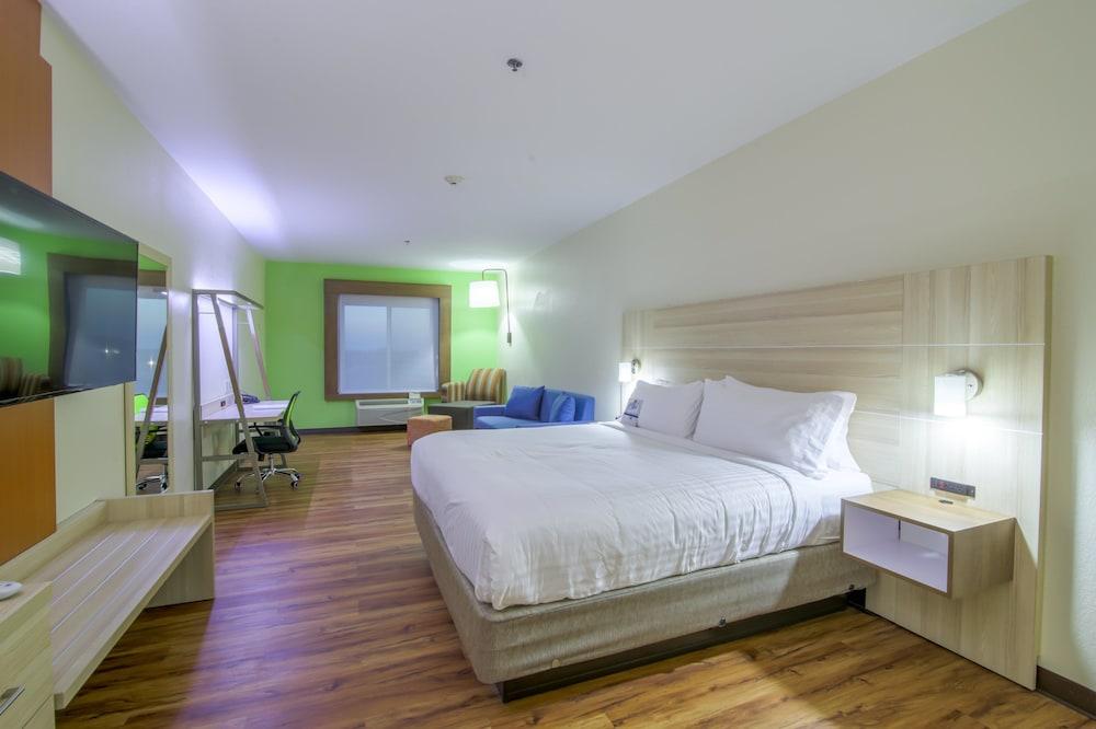 Holiday Inn Express & Suites Raymondville by IHG photo 11