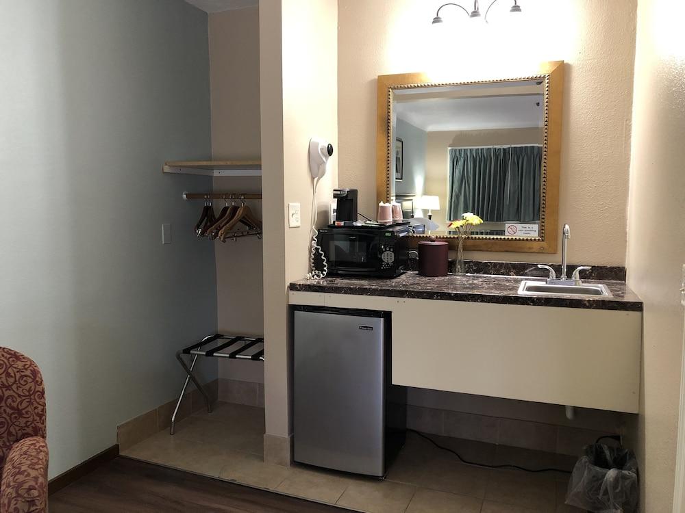 Valueinn Motel photo 18