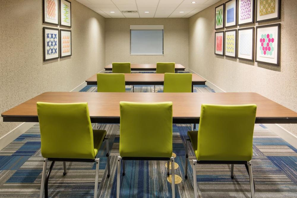 Holiday Inn Express & Suites Pahrump by IHG photo 26