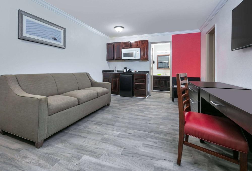 Ramada by Wyndham Diamondhead I-10/Gulfport photo 10