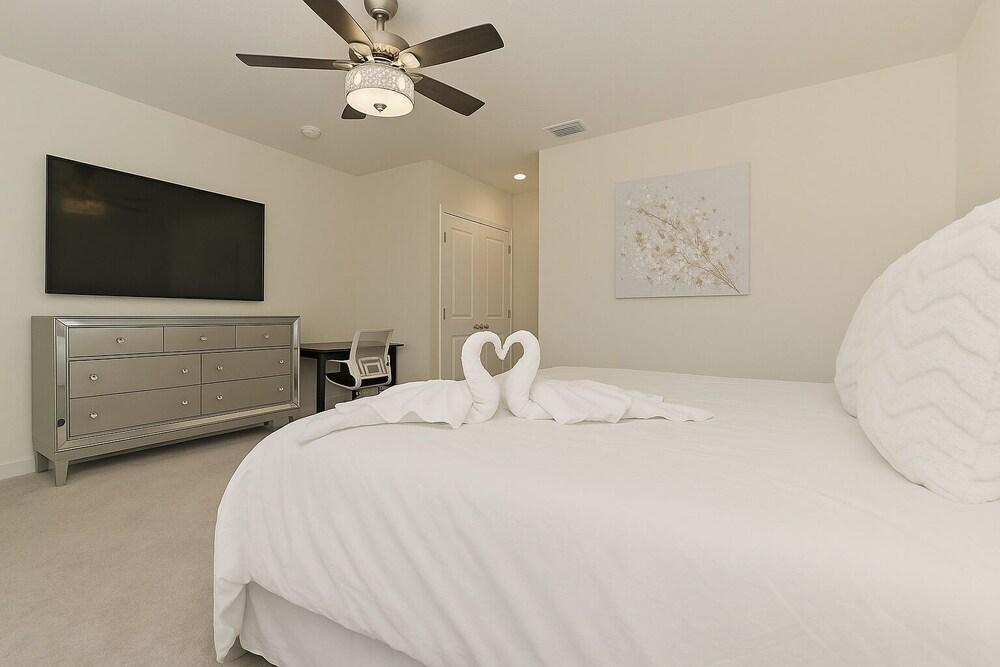 Family-Friendly Home near Disney photo 5