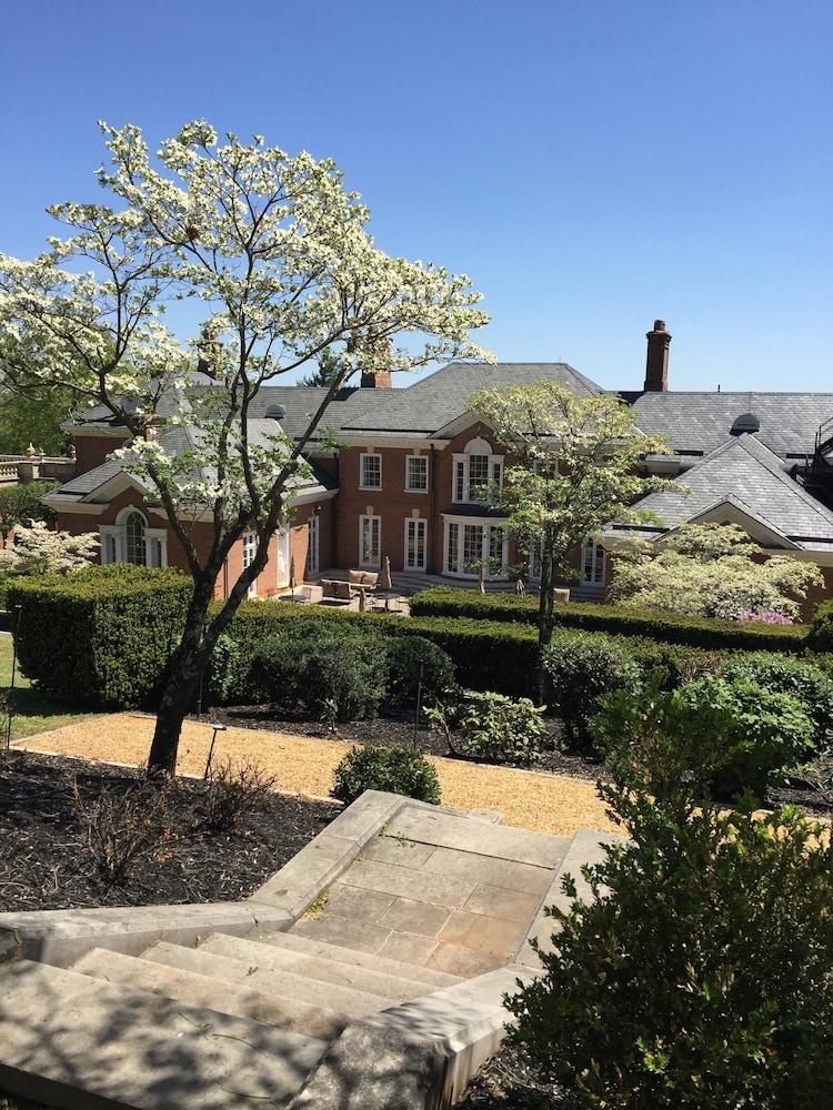 Albemarle Estate at Trump Winery photo 24