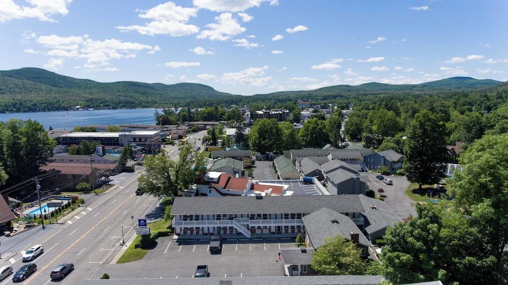 Adirondack Retreat Inn & Suites photo 82
