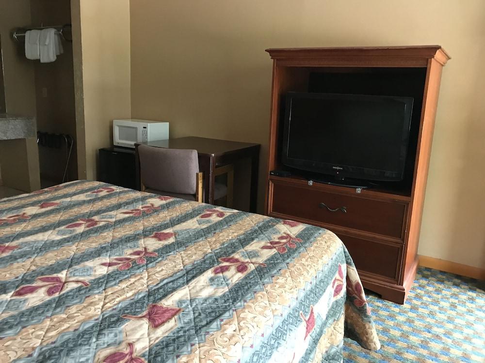 Budget Inn And Suites photo 14