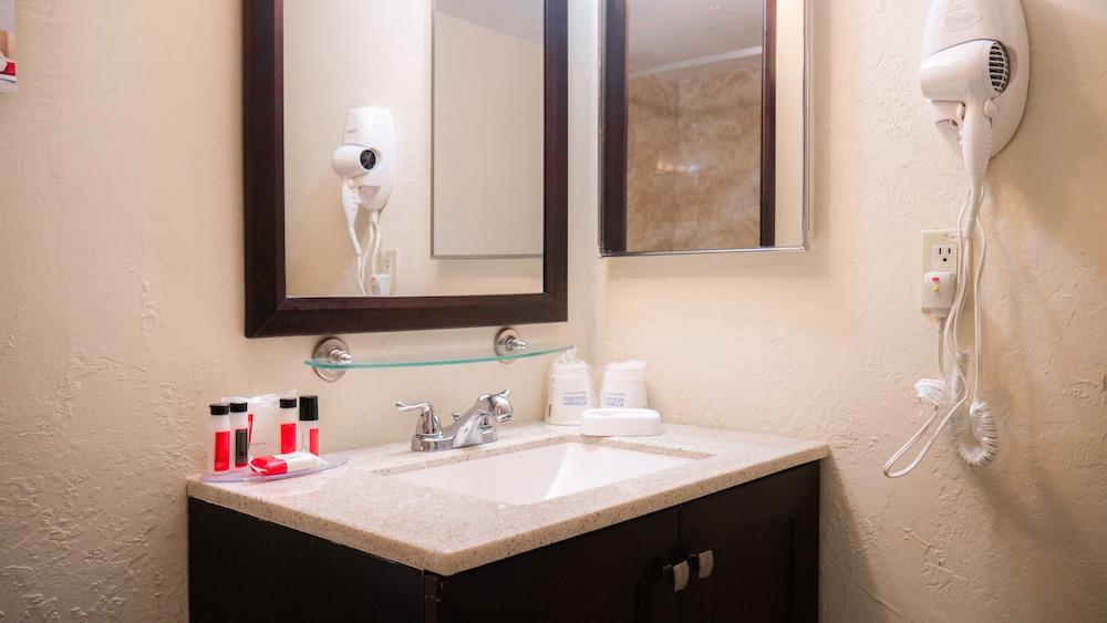 Ramada Plaza by Wyndham Marco Polo Beach Resort photo 54