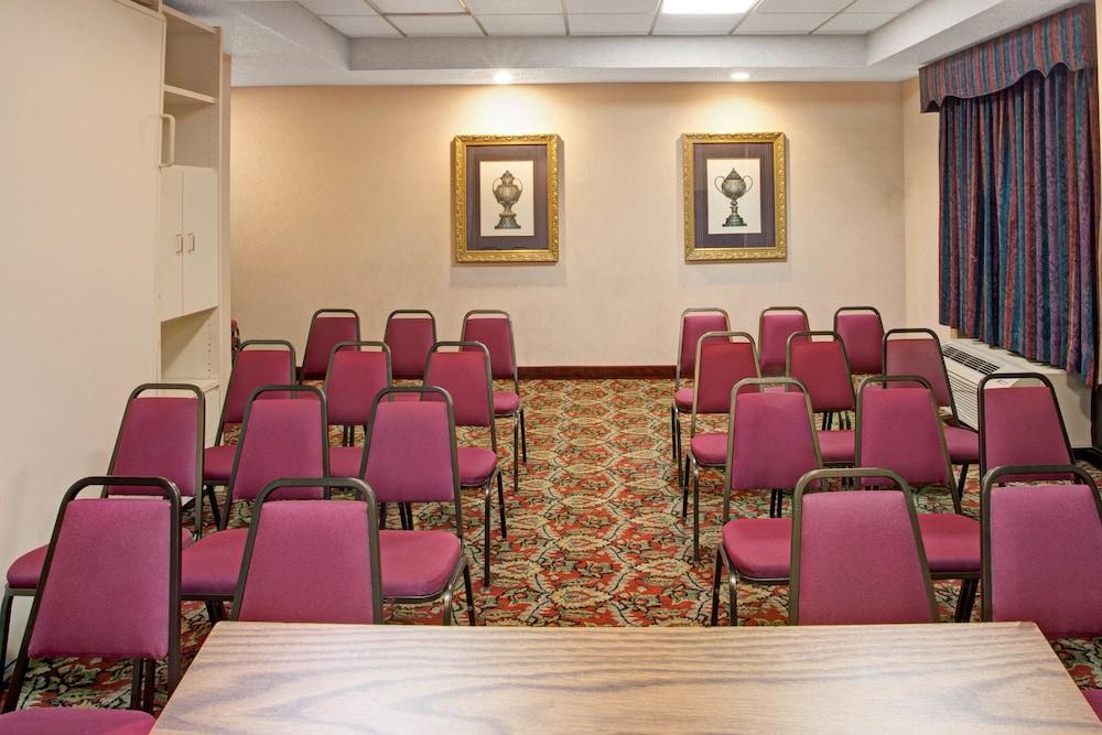 Ramada by Wyndham Pearl/Jackson Airport photo 23