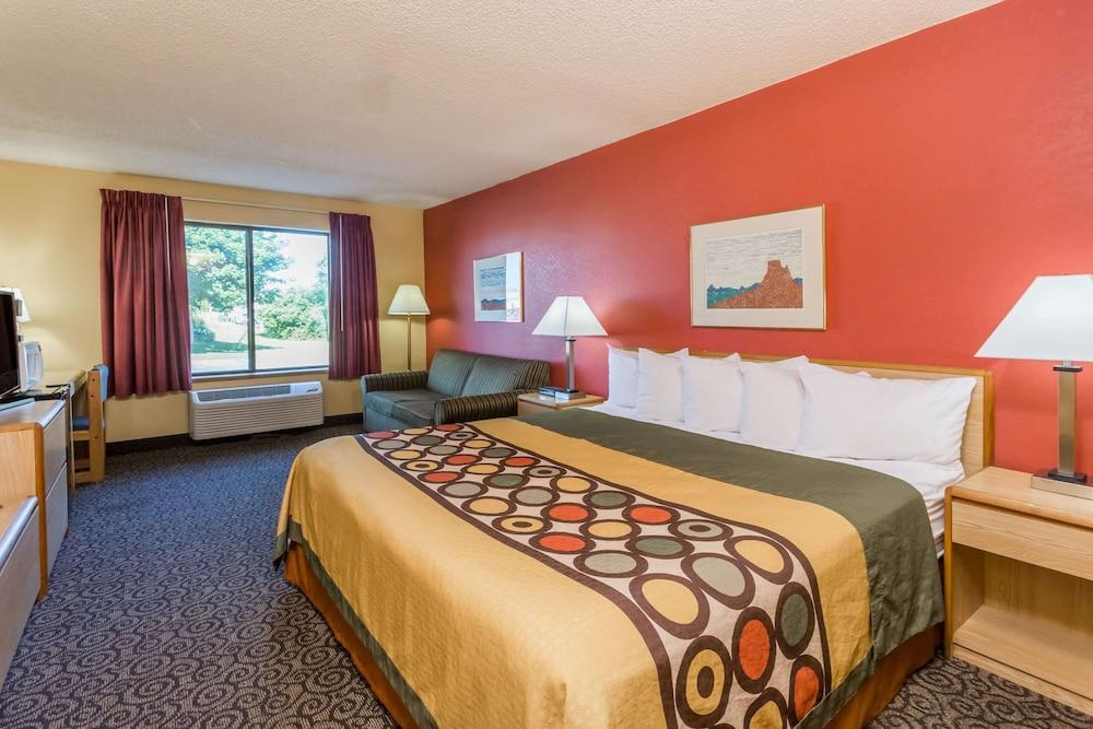 Super 8 by Wyndham Appleton photo 11