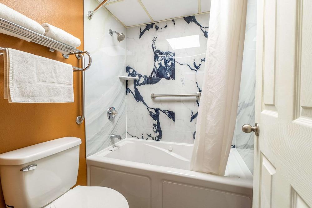 Quality Inn & Suites Corinth West photo 51