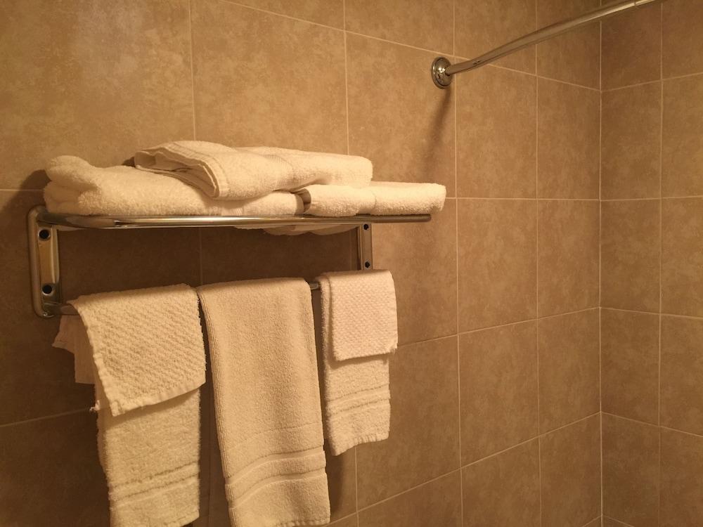 Budget Inn photo 6