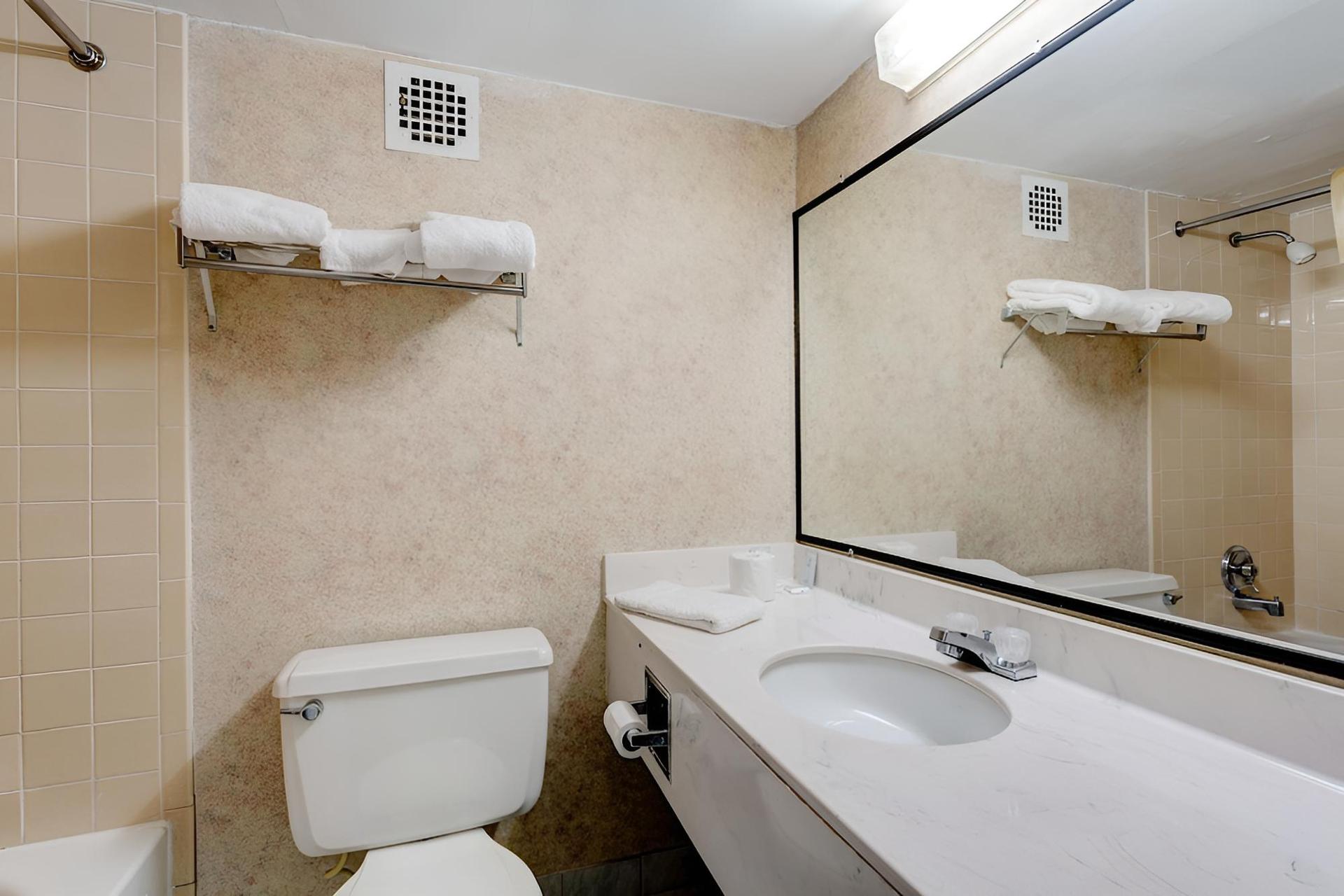 University Hotel & Suites photo 6