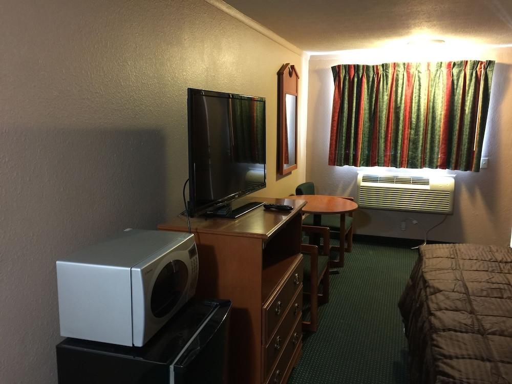 Budget Inn photo 9